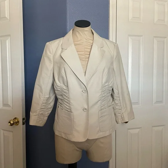 The Limited Women's 3/4 Sleeve Beige Blazer - Picture 2 of 9